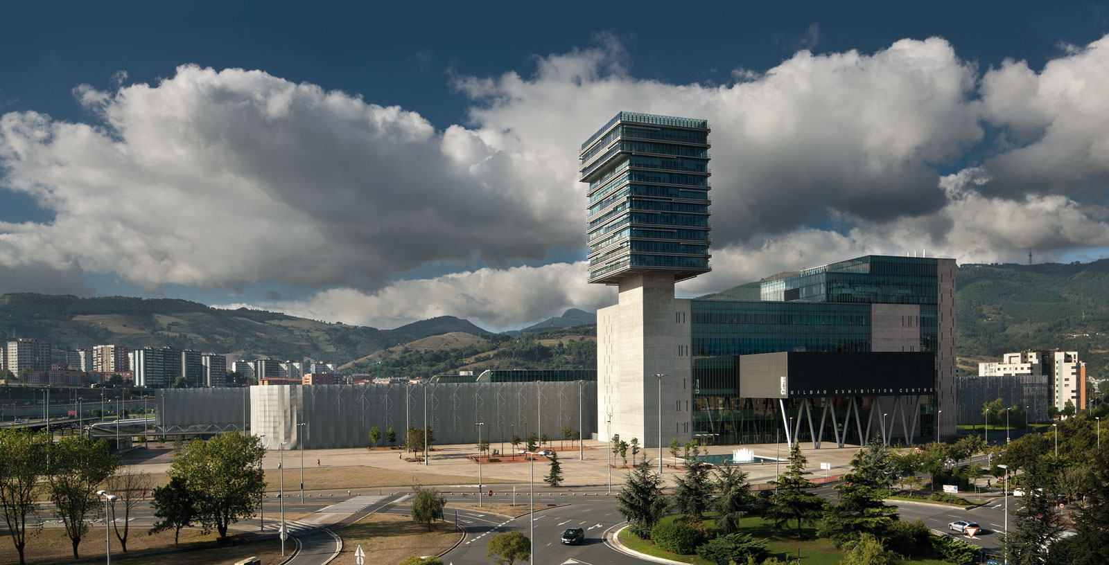 Bilbao-Exhibiton-Centre_01_Architecture_Idom_photos_Aitor-Ortiz