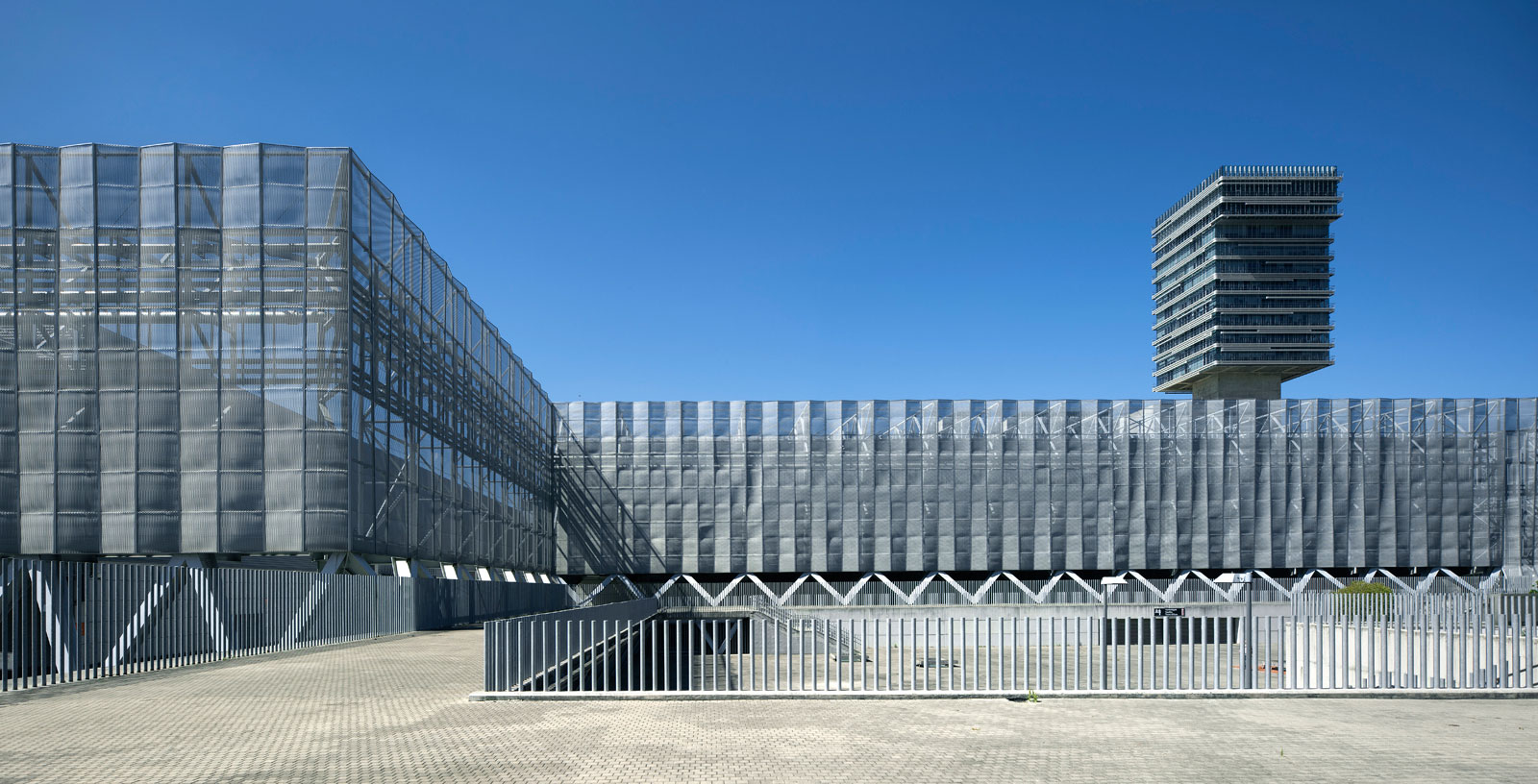 Bilbao-Exhibiton-Centre_02_Architecture_Idom_photos_Aitor-Ortiz