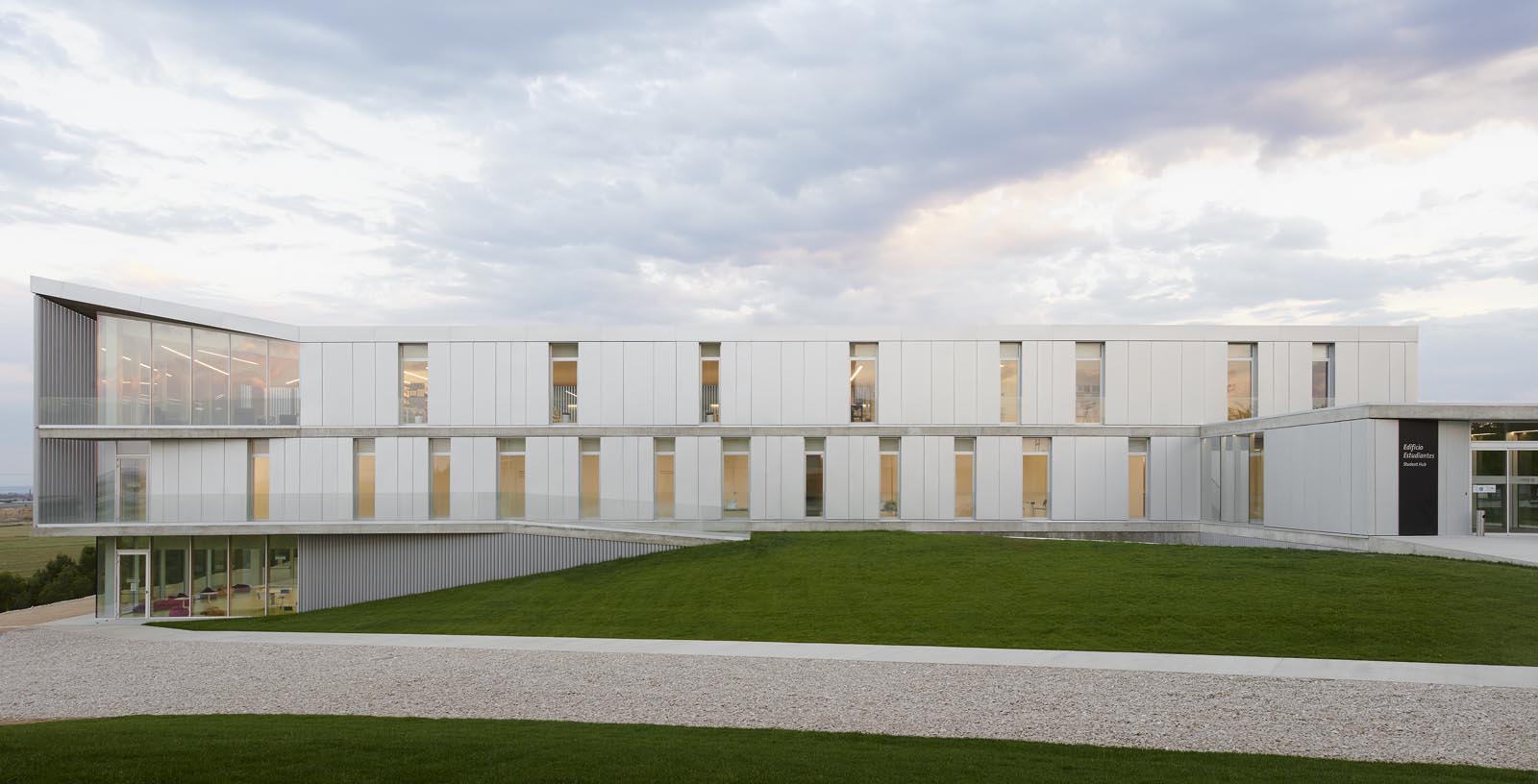 Building-San_Jorge_University_05-Architecture-IDOM-copyright-Inaki_Bergera