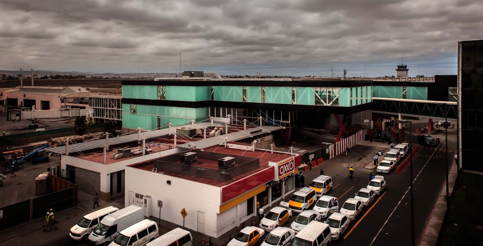 Cross-border_at_Tijuana_airport_01_Architecture_IDOM_photos_Pradip_J._Phanse