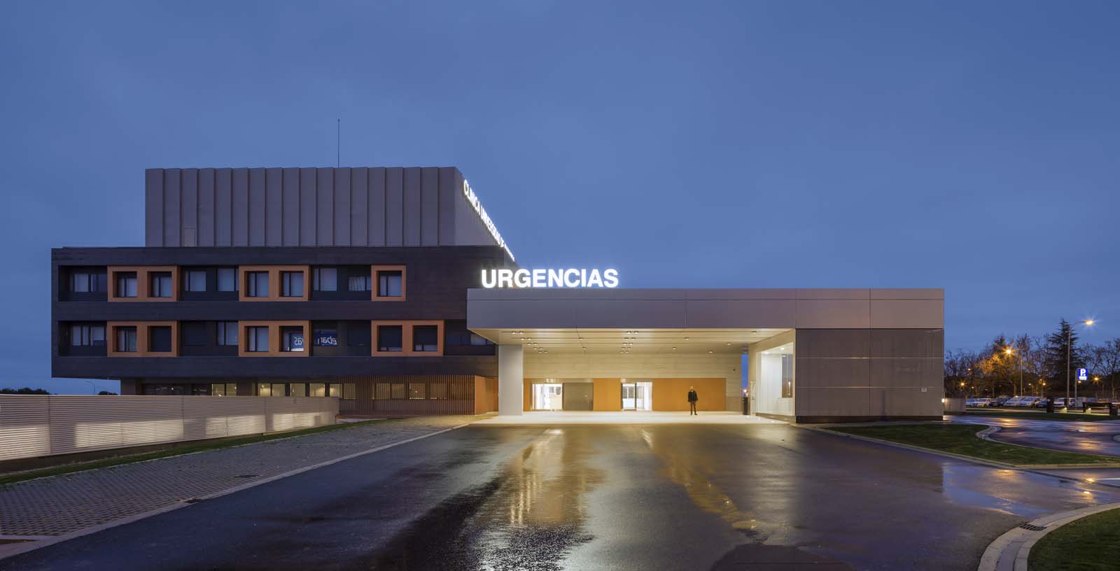 Navarra_University_Clinic-01-Architecture-IDOM-photos-Aitor_Ortiz