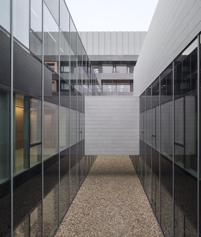 Navarra_University_Clinic-07-Architecture-IDOM-photos-Aitor_Ortiz