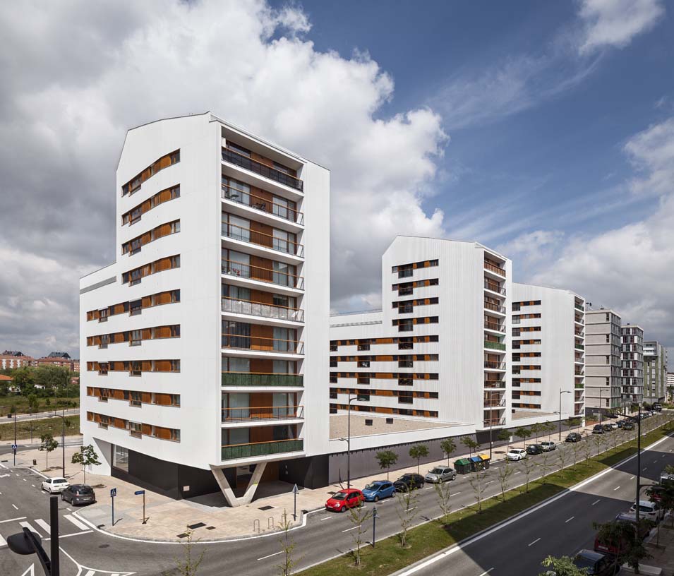 Subsidized_flats_in_Borinbizkarra_02_Architecture_IDOM_photos_Aitor_Ortiz