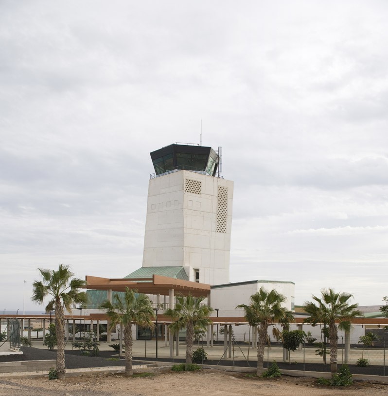 control-tower-fuerteventura-airport-01-Architecture-IDOM-copyright-Miguel_de_Guzman