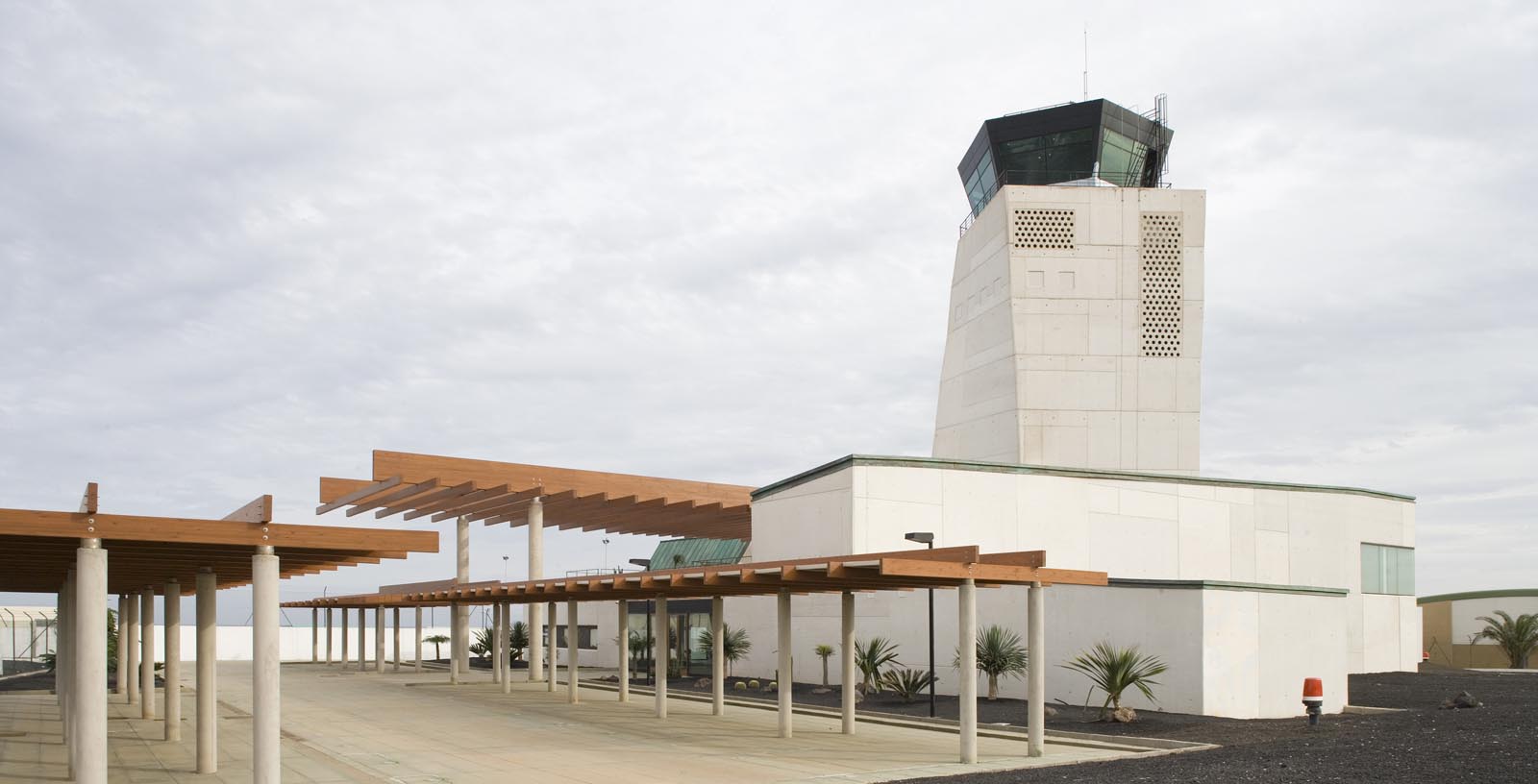 control-tower-fuerteventura-airport-02-Architecture-IDOM-copyright-Miguel_de_Guzman