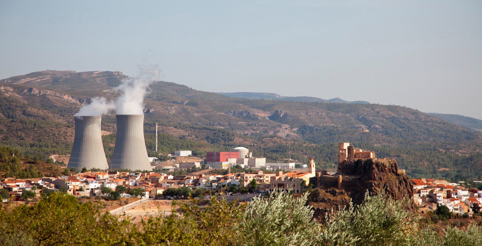 Idom_Nuclear_Services_Access_Building_Restricted_Area_Cofrentes_nuclear_power_plant_NPP_Zai_Aragon_shutterstock