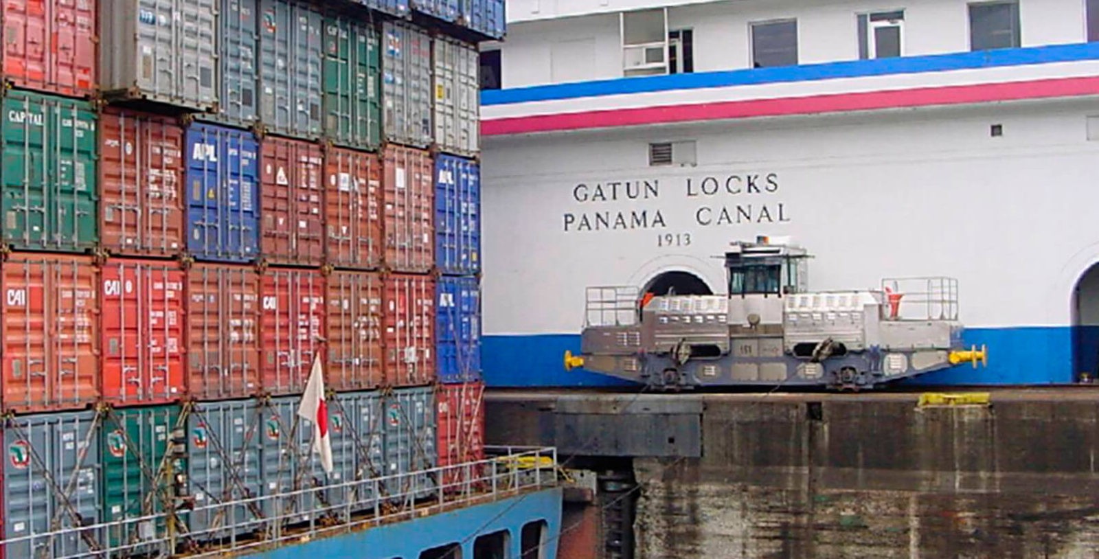 Locomotive_Turntables_Gatun_Locks_Panama_Canal_IDOM_1_