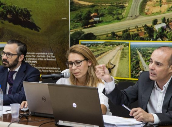 Mejora de carreteras en Paraguay