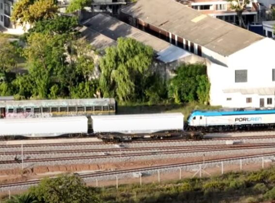 Operation of the first train of the Montevideo – Paso de los Toros central railroad.