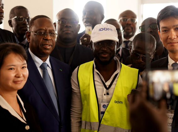 El ex-presidente de Senegal felicita a IDOM por el parque tecnológico de Diamniadio